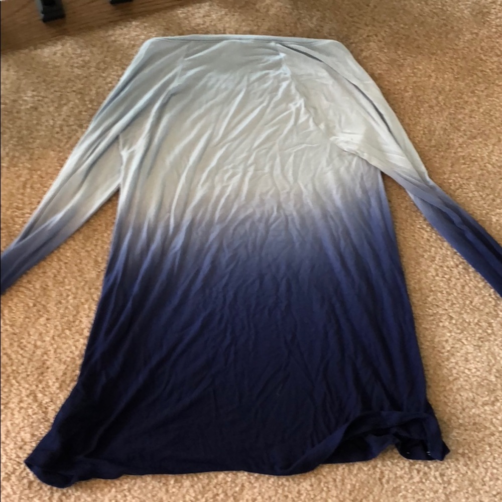 Long sleeve fading blue tee. - Picture 2 of 3